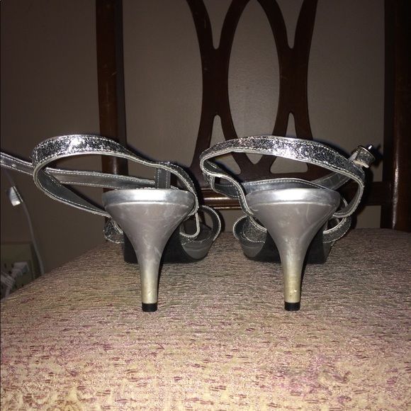 🌟Silver Sparkly Heels - Picture 5 of 7